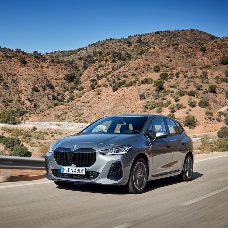 BMW 2er Active Tourer silver driving