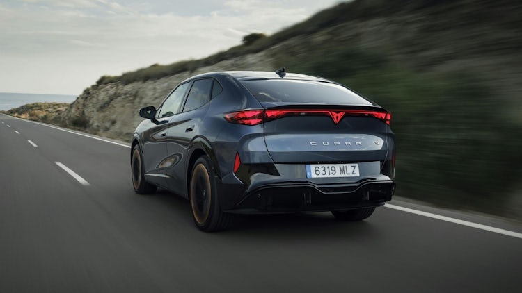 Cupra Tavascan Heck fahrend