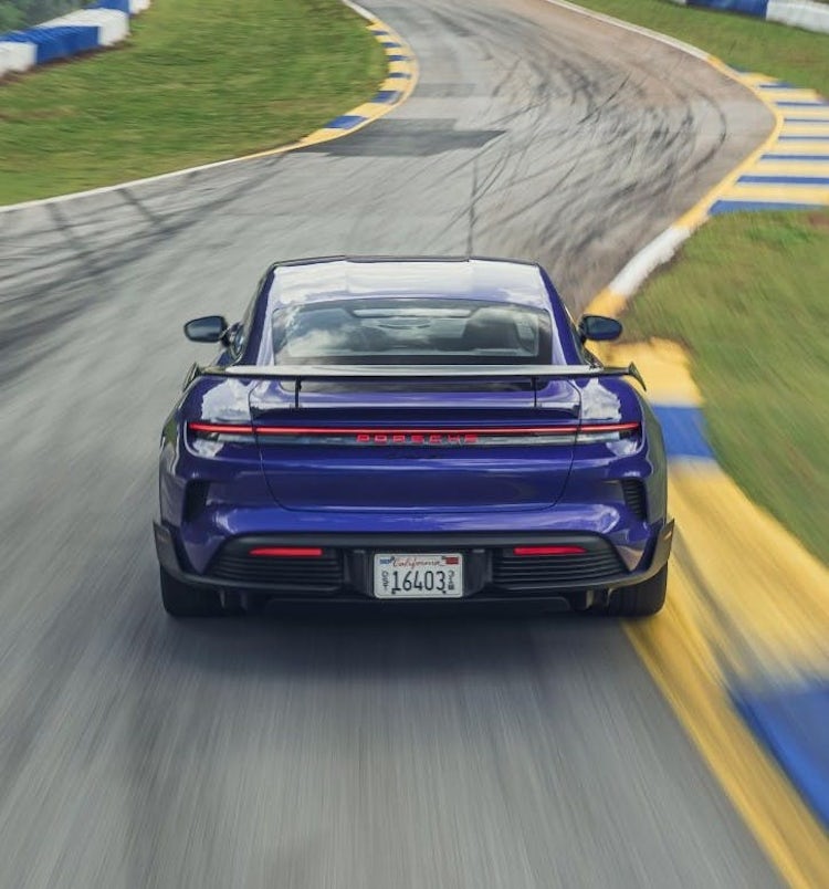 Porsche Taycan Turbo GT Exterieur Heck fahrend