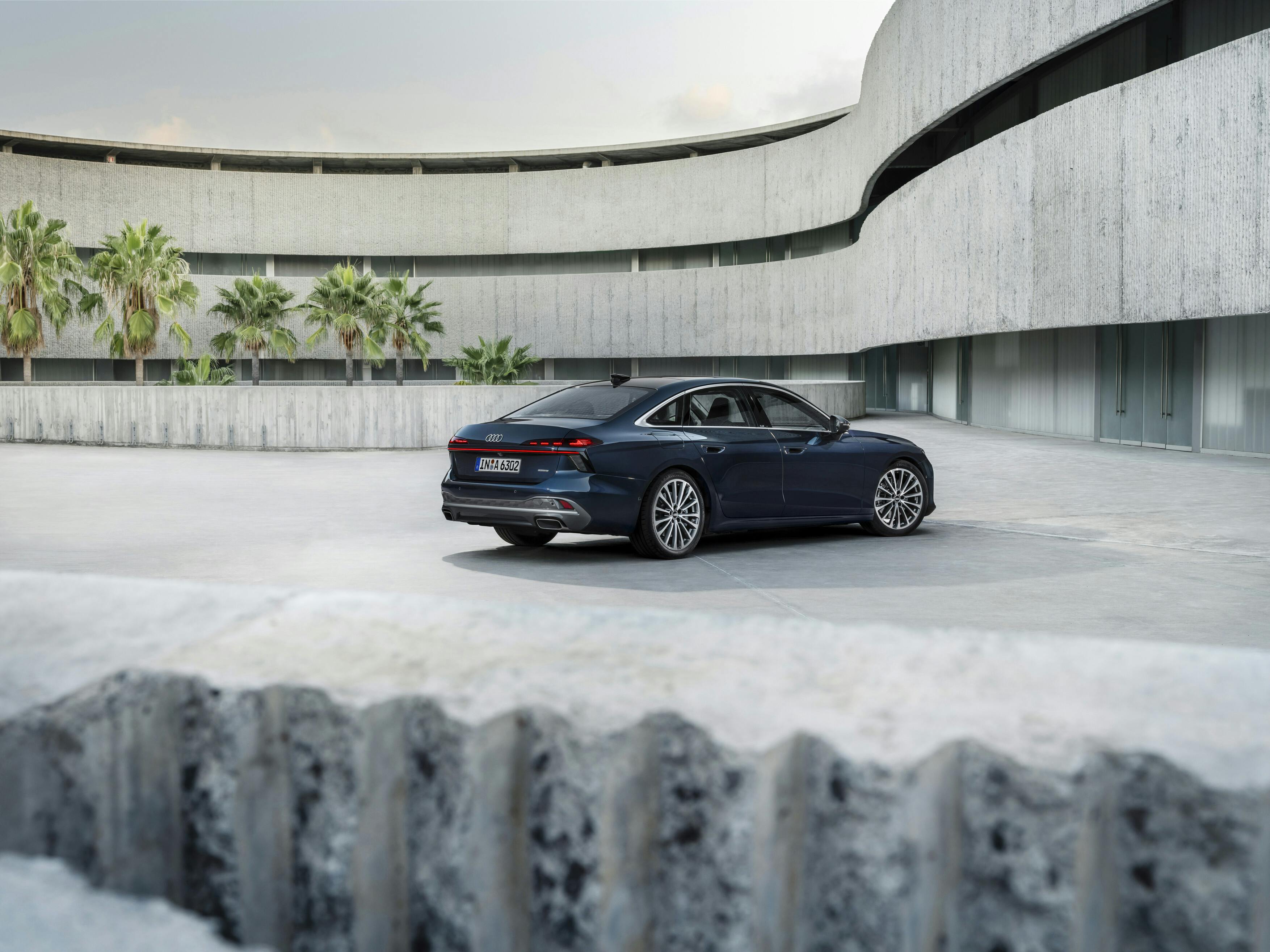 Audi A6 Limousine in blau Pressebild