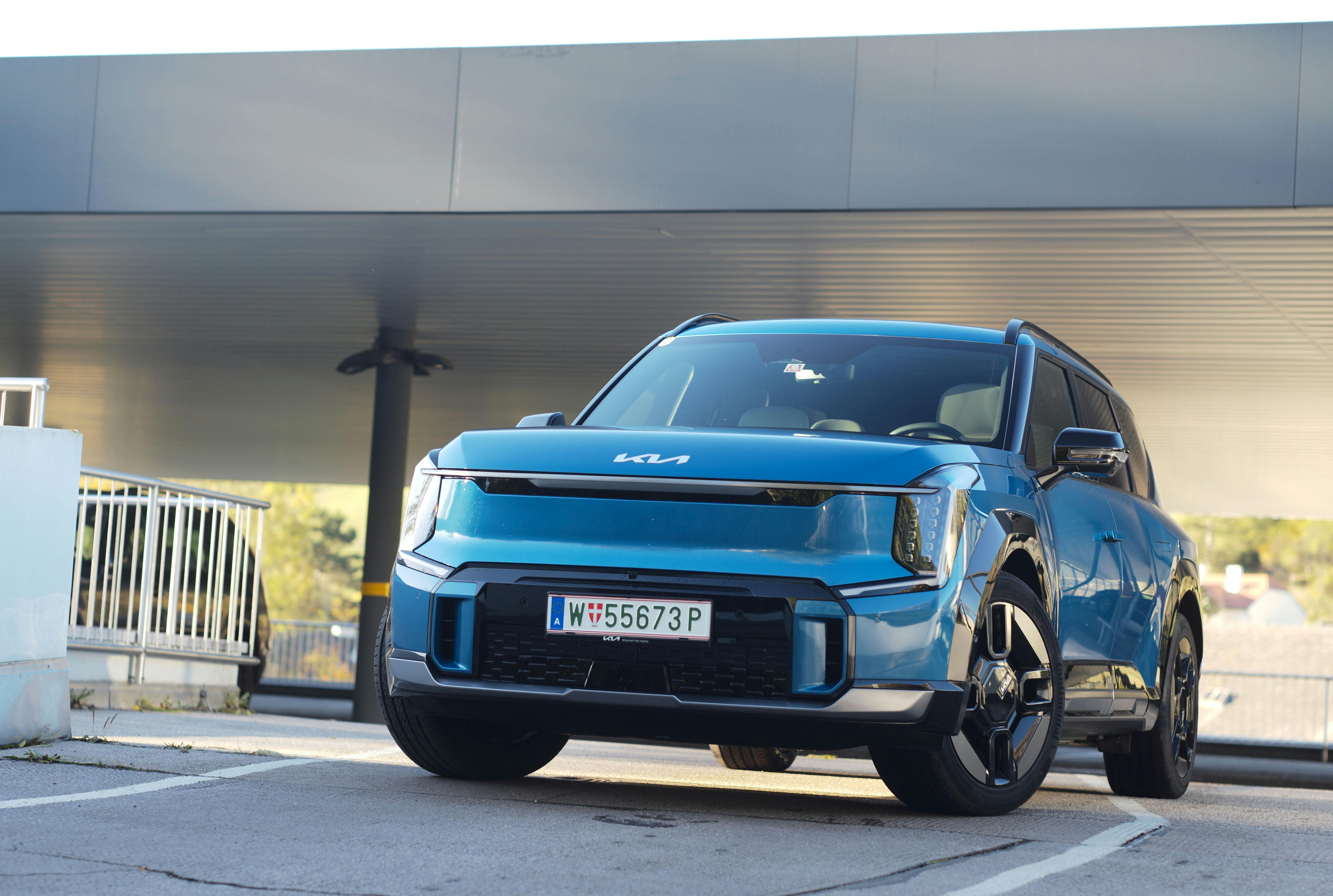 KIA EV9 statisch Front blau