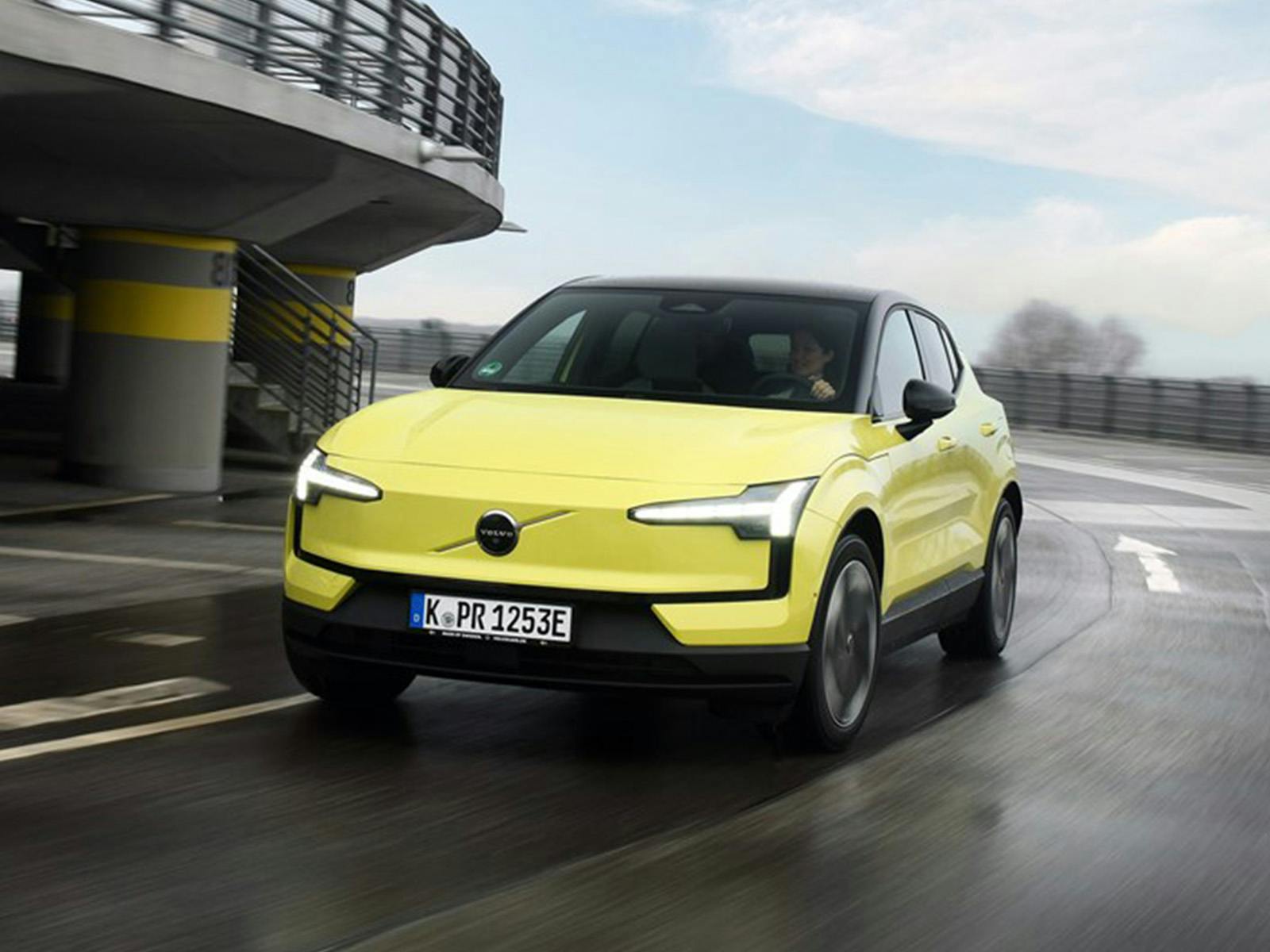 Volvo-EX30-dynamisch-Front